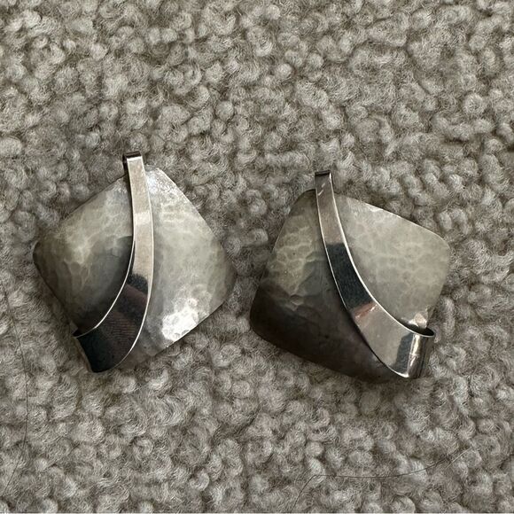 TTC Sterling Modernist Hammered Earrings Stud Post Pierced Abstract Square Swirl - Picture 1 of 3